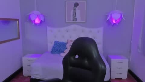 Lisa online show from November 12, 2025, 11:43 am