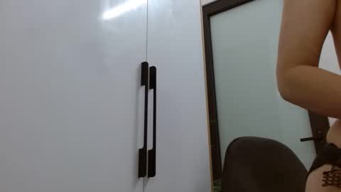 lisa_1011 online show from February 27, 2026, 2:39 pm