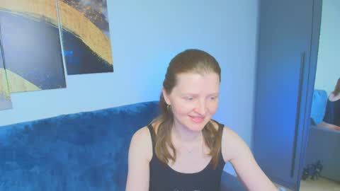 Snapshot of lisa__evans chatting on April 4, 2026, 2:21 am Lisa online show from April 4, 2026, 2:21 am