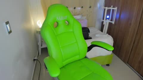 Lisa  online show from January 19, 2025, 3:42 pm