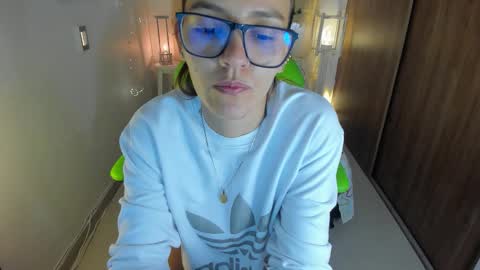 Lisa  online show from October 13, 2025, 5:13 pm