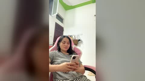 lisa_hanw online show from April 13, 2026, 11:21 pm