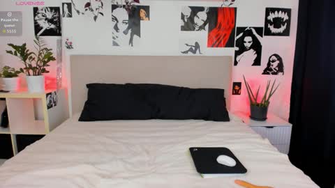 Snapshot of lisa_moons chatting on October 23, 2025, 5:33 pm lisa_moons online show from October 23, 2025, 5:33 pm