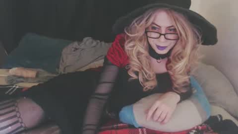 Snapshot of lisa_tyler chatting on October 25, 2025, 7:05 am Lisa Tyler online show from October 25, 2025, 7:05 am