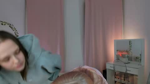 Lisa blonde  Alisa brunette online show from April 18, 2026, 7:07 pm