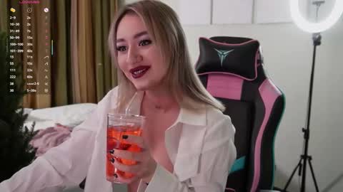 Snapshot of lisamayson chatting on December 16, 2025, 3:28 pm LISA online show from December 16, 2025, 3:28 pm