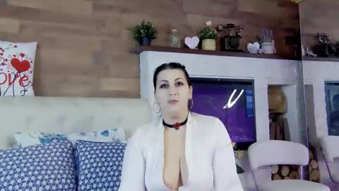 Snapshot of lisamaze chatting on February 10, 2025, 7:38 pm SofiaHanson online show from February 10, 2025, 7:38 pm