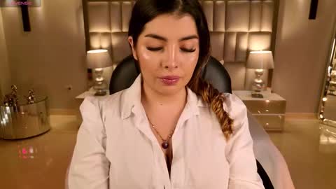 LISA MONROE online show from December 17, 2025, 7:42 pm