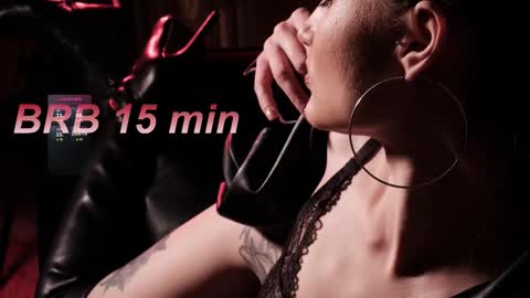 Lisa Moore online show from November 5, 2025, 3:50 am