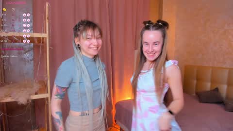 Snapshot of lisanelsona chatting on December 6, 2024, 1:18 am Hello our names are Kate and Alice this is our first day here. online show from December 6, 2024, 1:18 am