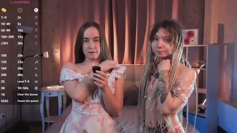 Snapshot of lisanelsona chatting on January 17, 2025, 1:15 am Hello our names are Kate and Alice this is our first day here. online show from January 17, 2025, 1:15 am