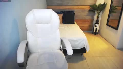 Liseth Fox online show from February 23, 2025, 1:35 am