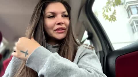 Lissa online show from November 5, 2025, 10:04 am