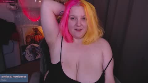 Snapshot of lissamuff chatting on November 9, 2025, 1:31 pm Lissa online show from November 9, 2025, 1:31 pm