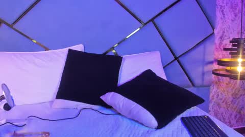 lisse_palmerr online show from March 6, 2025, 5:43 pm