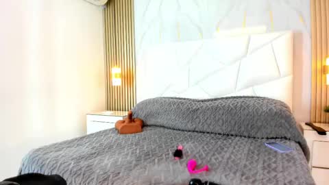 Lisseth Long  online show from February 12, 2025, 5:37 am