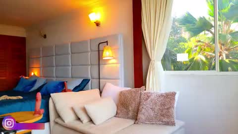 Lisseth Long  online show from November 7, 2025, 9:04 pm