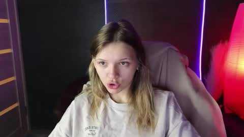 Lena online show from September 28, 2025, 4:07 am