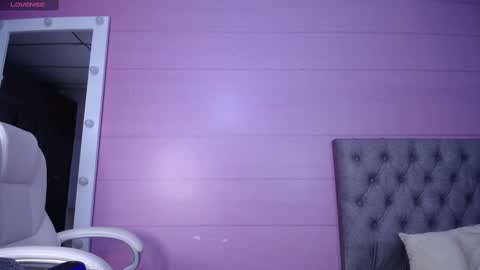 Snapshot of litle_lola chatting on February 19, 2025, 11:28 am LOLA online show from February 19, 2025, 11:28 am