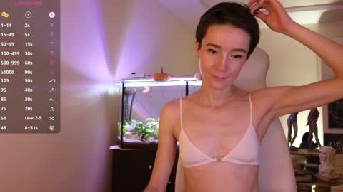 Snapshot of litllle_alis_a chatting on November 2, 2025, 9:17 pm Alisa online show from November 2, 2025, 9:17 pm