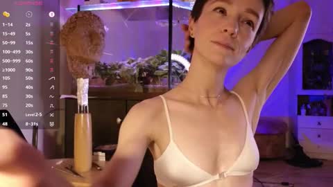 Snapshot of litllle_alis_a chatting on November 19, 2025, 4:29 pm Alisa online show from November 19, 2025, 4:29 pm