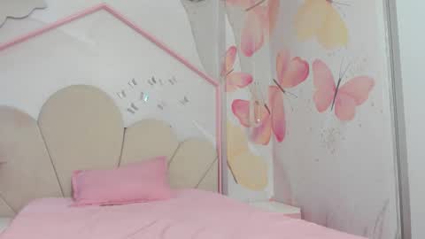 little__doll18 online show from December 22, 2025, 10:01 am