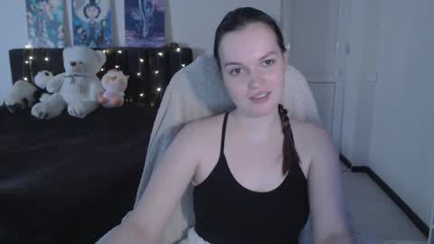 little__flowers online show from October 19, 2025, 7:42 am