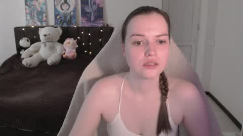 little__flowers online show from May 27, 2026, 8:11 am