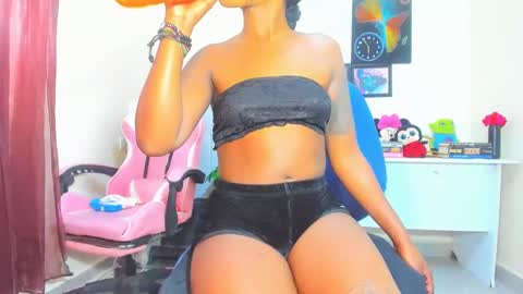 Snapshot of little_africa chatting on December 5, 2024, 8:11 am little_africa online show from December 5, 2024, 8:11 am