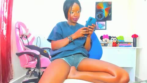 Snapshot of little_africa chatting on December 17, 2024, 11:39 am little_africa online show from December 17, 2024, 11:39 am