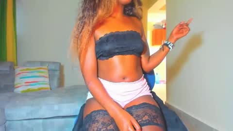 Snapshot of little_africa chatting on January 1, 2025, 2:09 pm little_africa online show from January 1, 2025, 2:09 pm