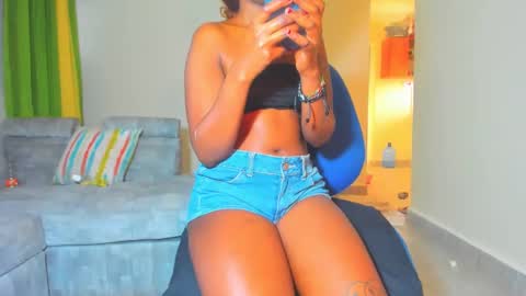 Snapshot of little_africa chatting on January 4, 2025, 2:46 pm little_africa online show from January 4, 2025, 2:46 pm