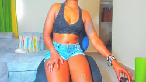 Snapshot of little_africa chatting on January 12, 2025, 8:04 am little_africa online show from January 12, 2025, 8:04 am