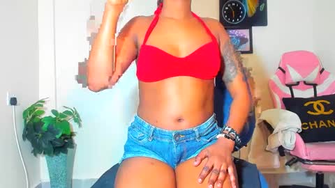 Snapshot of little_africa chatting on February 4, 2025, 8:13 am little_africa online show from February 4, 2025, 8:13 am