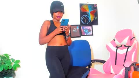 Snapshot of little_africa chatting on February 10, 2025, 1:11 pm little_africa online show from February 10, 2025, 1:11 pm
