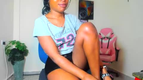 Snapshot of little_africa chatting on March 8, 2025, 9:17 am little_africa online show from March 8, 2025, 9:17 am