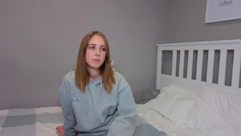 Snapshot of little_bye chatting on October 11, 2025, 10:25 am little_bye online show from October 11, 2025, 10:25 am