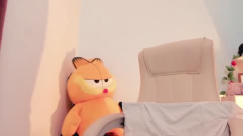 Help me reach 100 likes online show from February 4, 2025, 10:13 pm