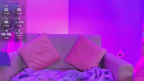 Ellie  online show from November 19, 2025, 7:47 pm