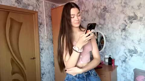 Snapshot of little_ieity chatting on October 16, 2025, 4:24 am Viiola online show from October 16, 2025, 4:24 am