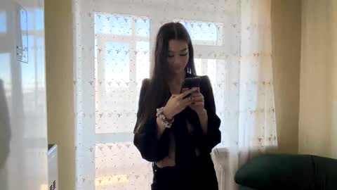 Snapshot of little_ieity chatting on October 31, 2025, 3:29 am Viiola online show from October 31, 2025, 3:29 am