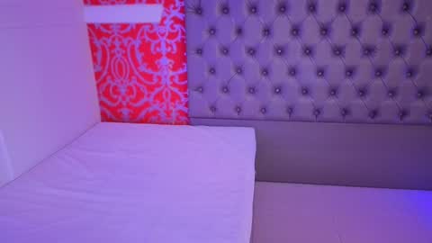 little_lilith_apple online show from October 6, 2025, 9:29 am