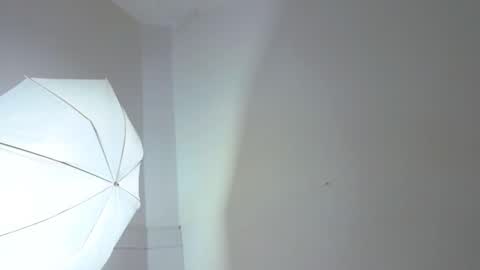 little_lilith_apple online show from December 4, 2025, 10:57 am