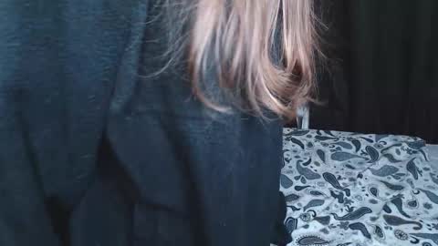 Snapshot of little_owlx chatting on October 8, 2025, 8:39 pm Alice.. online show from October 8, 2025, 8:39 pm