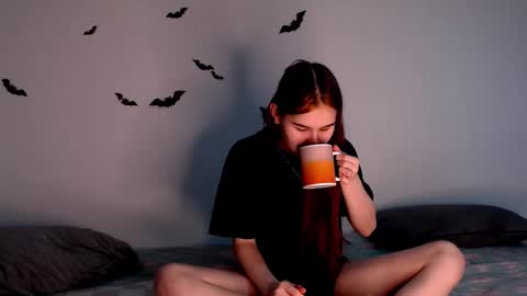 Snapshot of little_owlx chatting on October 23, 2025, 3:22 pm Alice.. online show from October 23, 2025, 3:22 pm