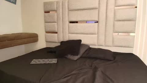 Mia online show from November 29, 2025, 3:37 pm