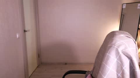 Snapshot of little_pretty_woman chatting on September 17, 2025, 4:30 pm little_pretty_woman online show from September 17, 2025, 4:30 pm