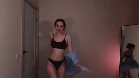 little_pretty_woman online show from October 23, 2025, 6:50 pm