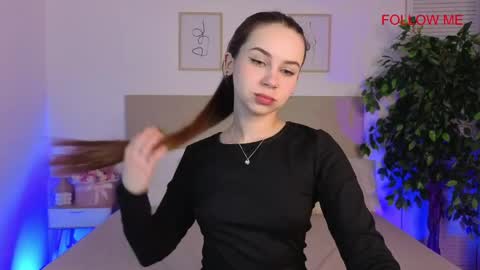 little_siin online show from May 19, 2026, 2:07 am