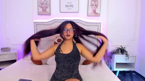 Violette  online show from May 6, 2026, 3:57 am